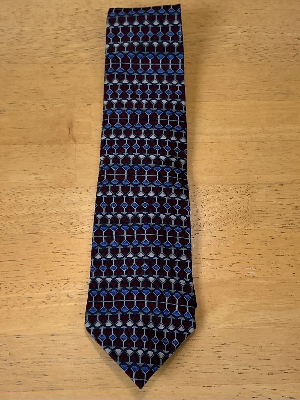 Geometric Pattern Silk Tie in Navy and Burgundy